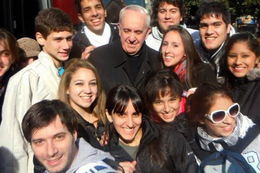 Bergoglio with young &#8211; fr
