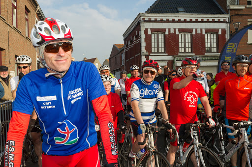 FRANCE, Steenvoorde : Priests and abbots wait before competing in the French clergy cycling championships