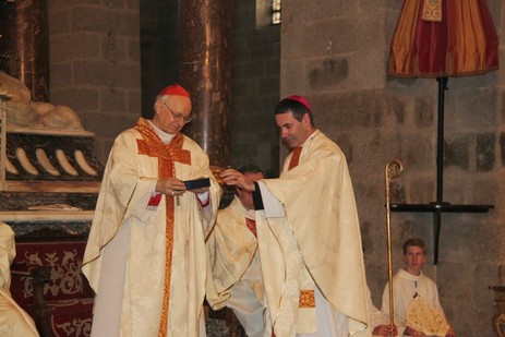 Le Cardinal Baldisseri emmène avec lui à Rome les reliques de Louis et Zélie Martin pour le synode sur la famille.