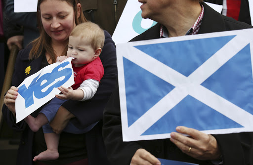 Young family at Scotland demonstration &#8211; fr