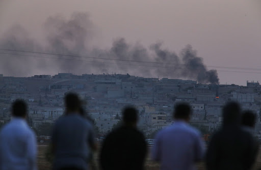 Turkish Kurds watch airstrikes in Kobani, Syria &#8211; fr