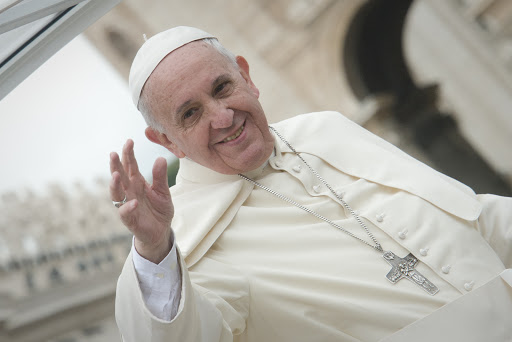 Pope Franics waving &#8211; fr