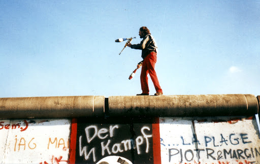 juggling on berlin wall
