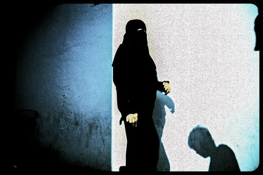 Muslim Girl with Shador &#8211; Burka &#8211; fr