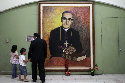A portrait of Monsignor Oscar Arnulfo Romero &#8211; AFP &#8211; fr