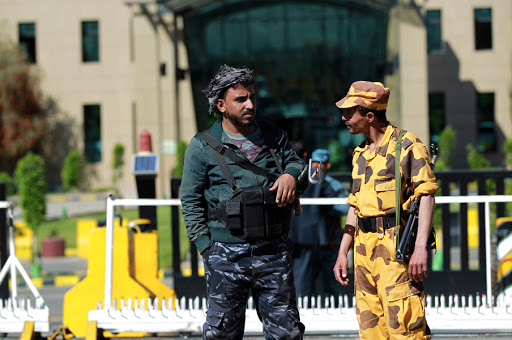 YEMEN : Yemeni security guards stand outside a hotel in Sanaa
