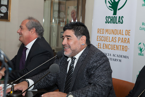 José María del Corral, director mundial de Scholas, en conferencia de prensa con Diego Armando Maradona. &#8211; fr
