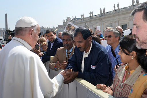 Pope Francis greets husband and one of five children of Asia Bibi &#8211; CPP &#8211; fr