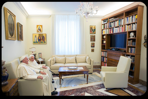 Pope Francis Greets Benedict XVI Before Summer Holidays &#8211; fr