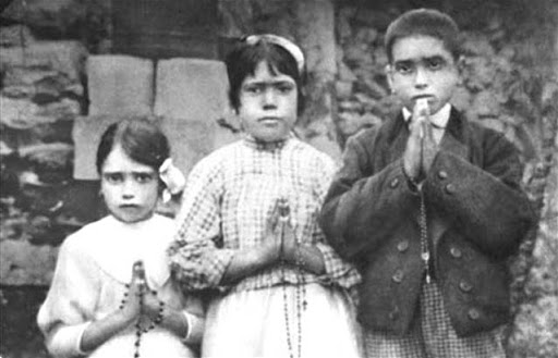Bambini di Fatima con il rosario &#8211; fr