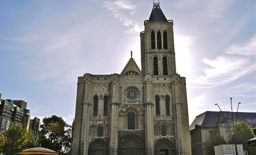 Façade de la cathédrale Saint-Denis