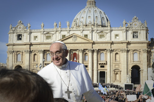 pope francis greeting crowd &#8211; en &#8211; fr