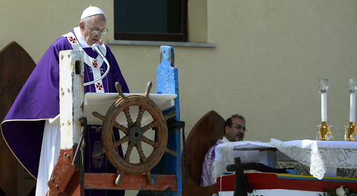 Papa Francesco: gli immigrati morti in mare, una “spina nel cuore” &#8211; fr