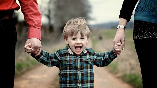 web-family-boy-hands-happiness-photoflurry-cc