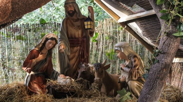 web-christmas-crib-wood-jesus-c2a9-fr-lawrence-lew-cc-flickr-e1671792036211.jpg