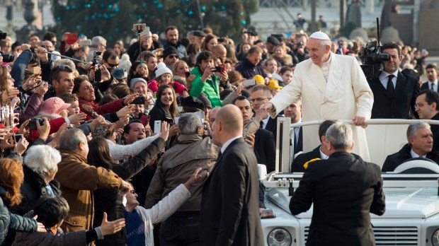Pope Francis &#8211; Entrance to the weekly general audience