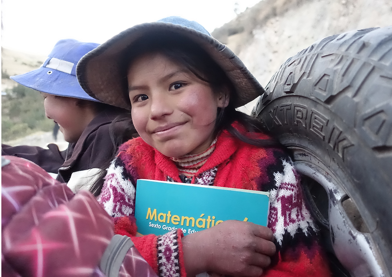 Lima, Pérou, Enfant des andes péruviennes sur le chemin de l&rsquo;ecole