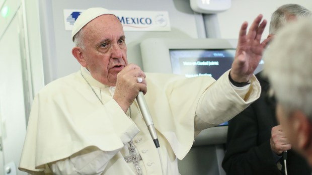 VATICAN-POPE-PLANE-MEDIAS-MEXICO