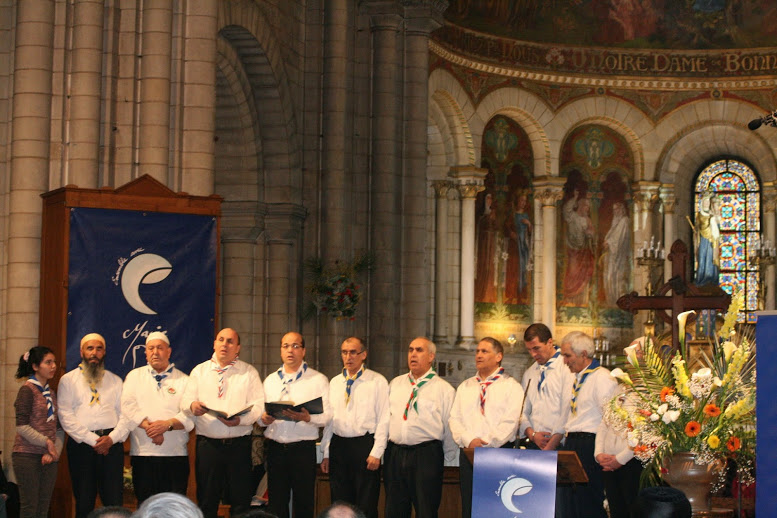 En 2015, une chorale des Scouts musulmans de France avait interprété des chants en langue arabe.
