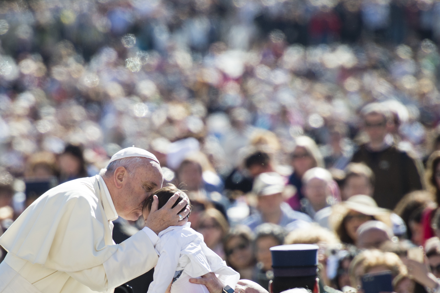 Topshots &#8211; Pope Francis kisses a baby