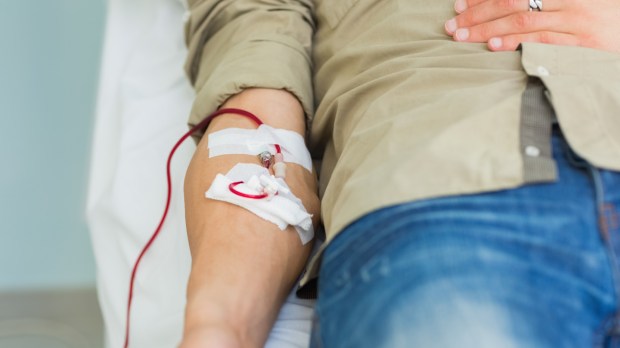 WEB BLOOD DONATION MAN HAND ©  wavebreakmedia &#8211; Shutterstock