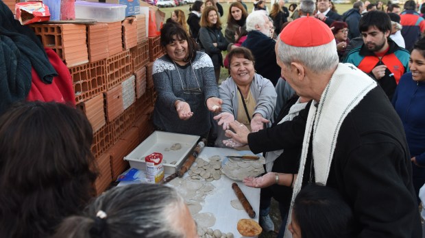 web-argentina-bishop-poli-blesses-hands-women-dsc_2013-c2a9_marko_vombergar-aleteia.jpg