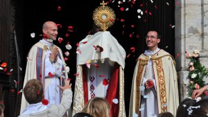 web-holy-sacrament-celebration-france-louis-marie-melchisciric-ai.jpg