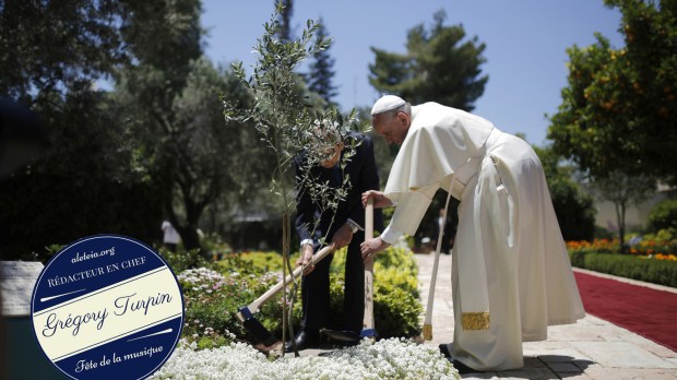 web-pope-francis-planting-tree-israel-c2a9amir-cohen-pool-afp-ai1.jpg