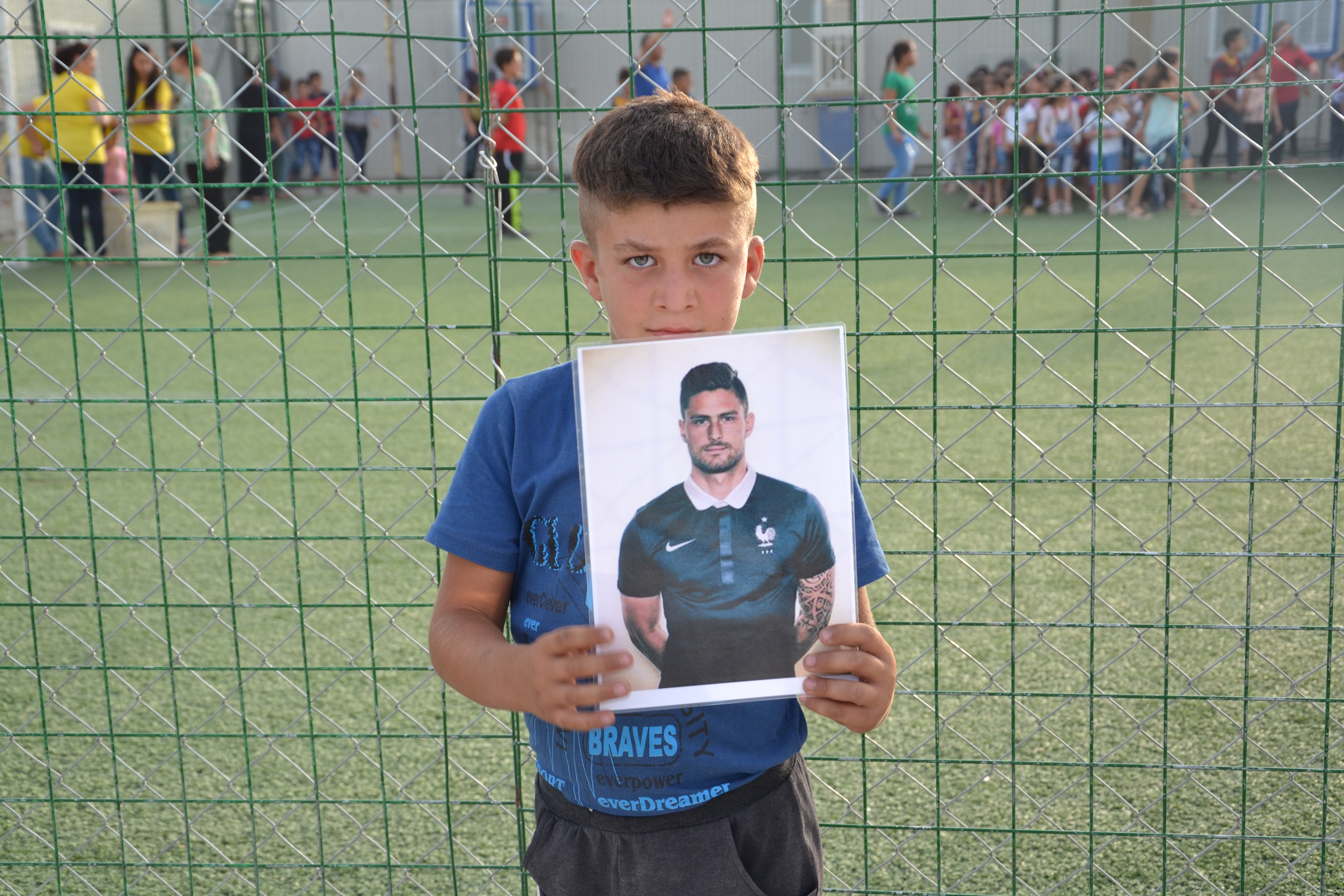 Les enfants chrétiens d'Irak soutiennent Olivier Giroud, attaquant de l’équipe de France de football © SOS Chrétiens d'Orient