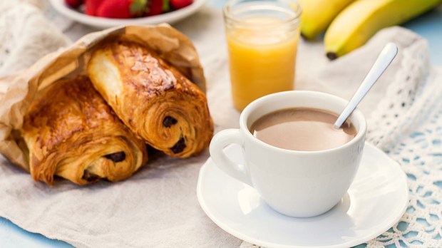 web-chocolate-breakfast-croissant-juice-larik_malasha-shutterstock