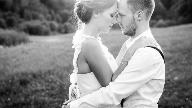 web-couple-hug-groom-bride-black-white-llaszloshutterstock