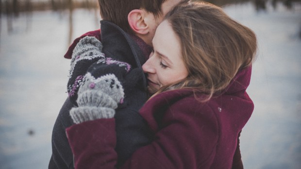 web-couple-love-hug-winter-pexel