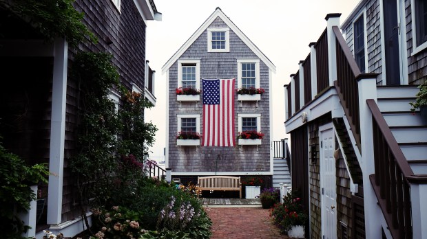 web-america-flag-house-life-of-pix