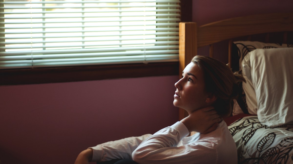 web-girl-sitting-room-pondering-sophia-louise-cc