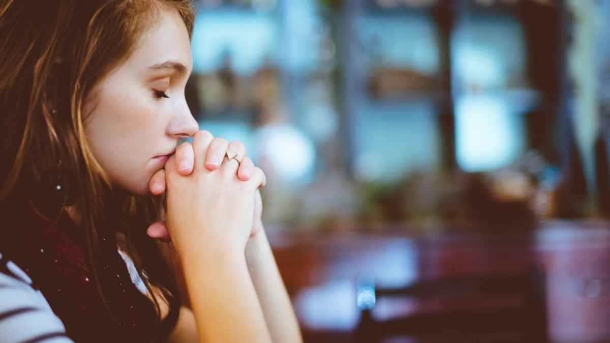 praying woman