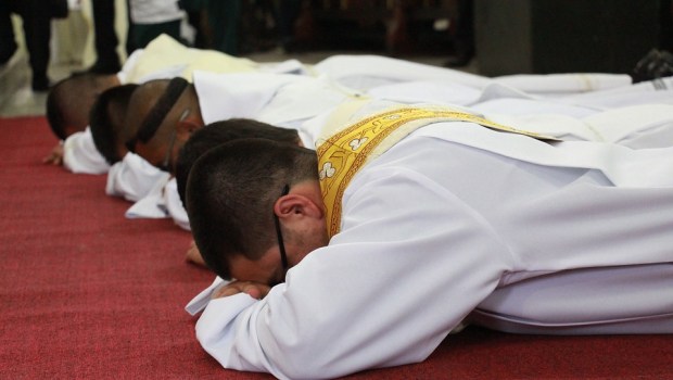 prêtre, célibat, sacerdoce
