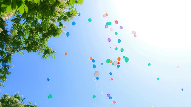 web-ballons-sky-flying-away-lorant-matyas-shutterstock