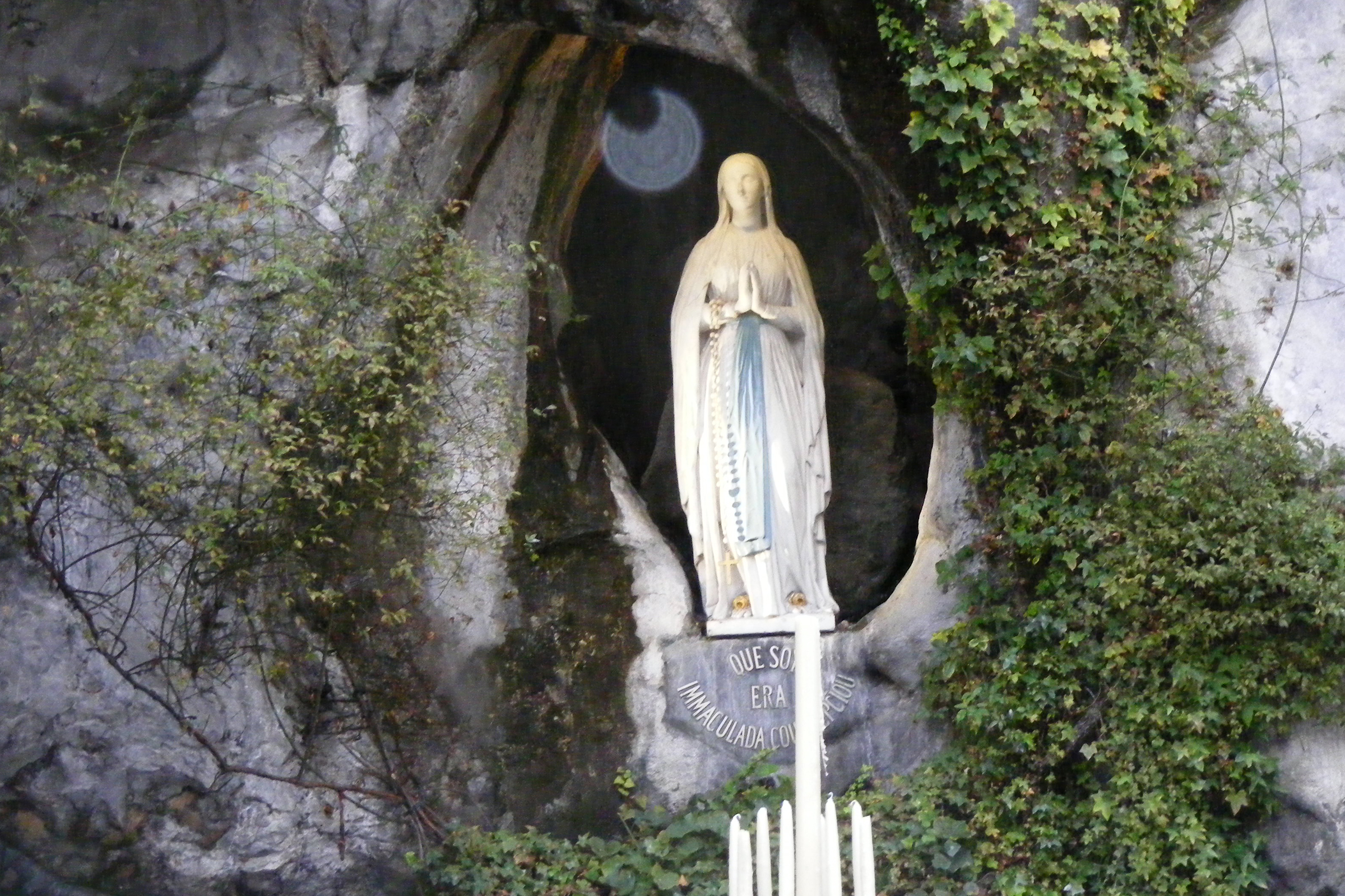 La Statue De La Vierge De Massabielle N Etait Pas Au Gout De Bernadette