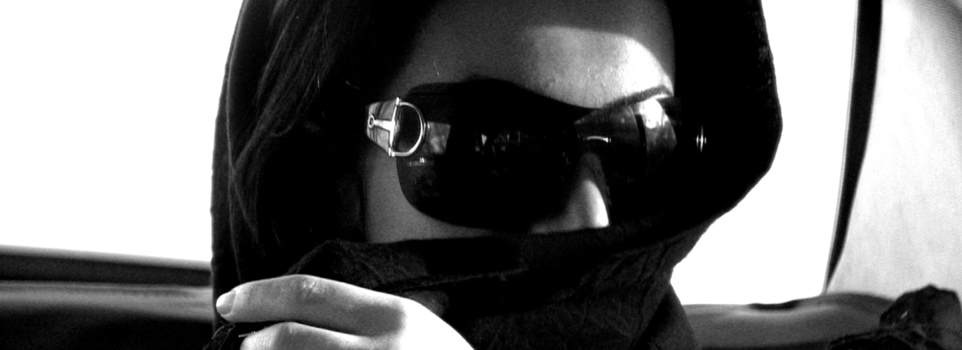 web-woman-car-iran-glasses-khashayar-elyassi-cc