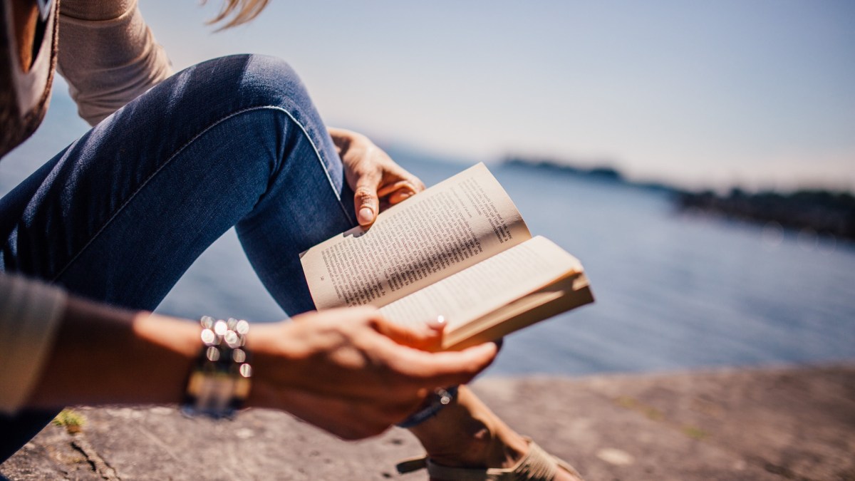 web-woman-reading-book-sun-pixabay