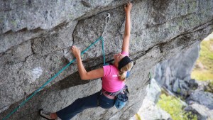 web-woman-mountain-climbing-goretex-products-cc