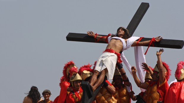 Tradition de la crucifixion le Vendredi saint aux Philippines