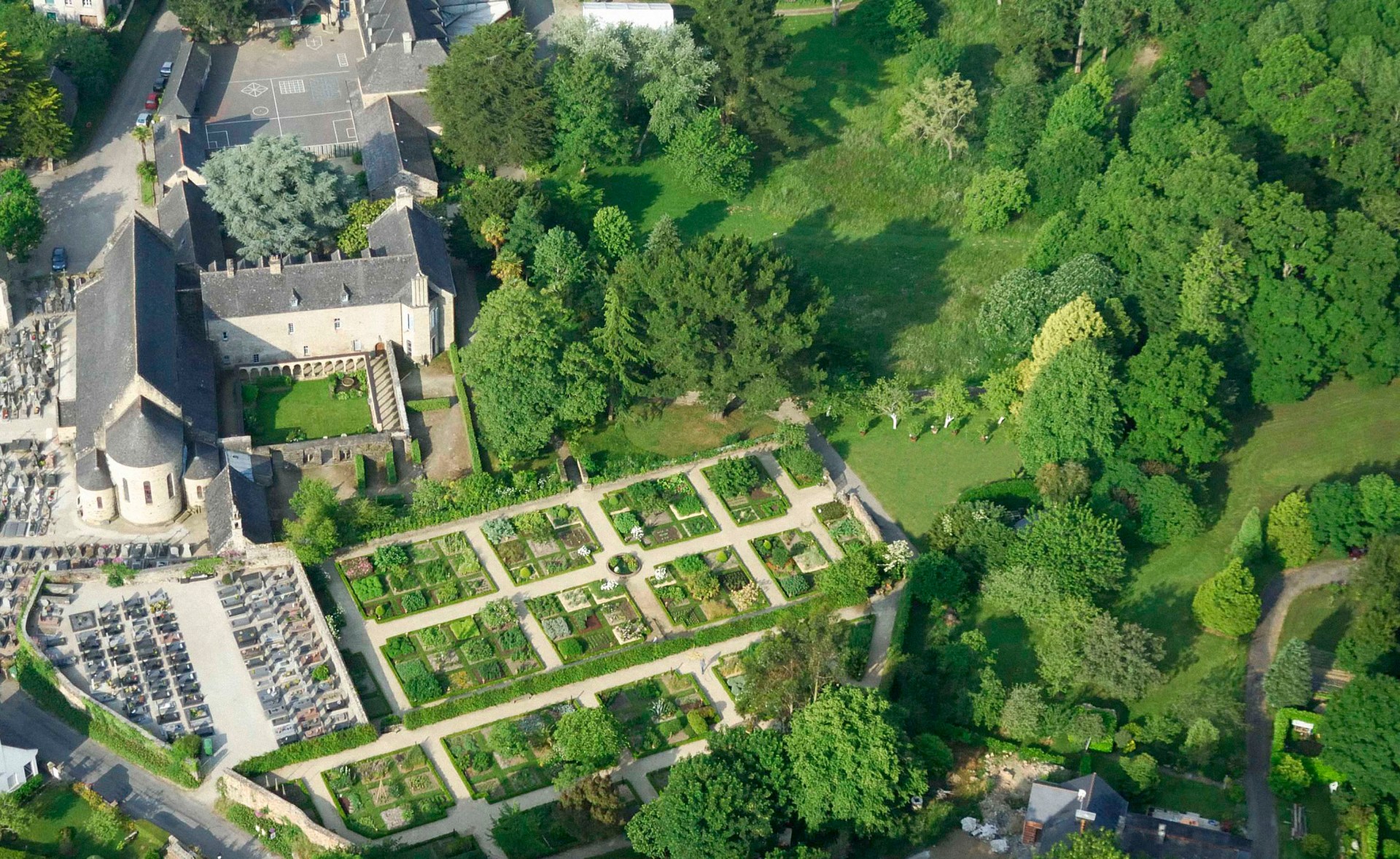 abbaye-de-daoulas-vue-aerienne-
