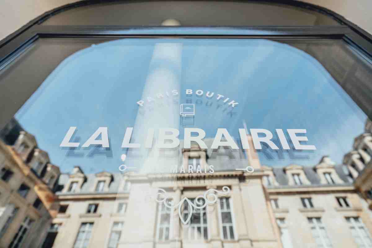 La Librairie du Marais : Une suite urbaine de 45m2 aménagée dans une ancienne librairie du quartier du Marais à Paris.