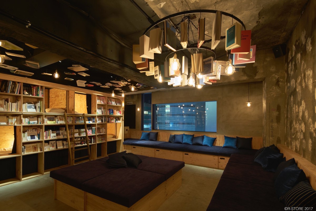 Le Book and Bed de Tokyo : Des couchettes pour lire et dormir à l’intérieur de la bibliothèque.