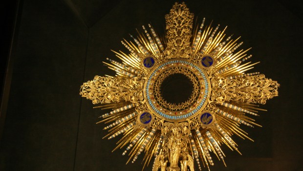 Ostensoir de Sainte Geneviève. Trésor de la cathédrale Notre-Dame de Paris © Wikipedia