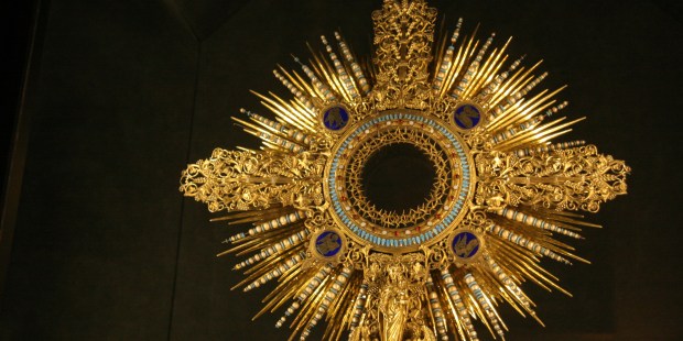 Ostensoir de Sainte Geneviève. Trésor de la cathédrale Notre-Dame de Paris © Wikipedia