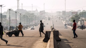 Le 3 avril 2017 sur le boulevard Lumumba à Kinshasa (RDC) pendant la grève générale organisée par l'opposition. © AFP PHOTO / JUNIOR D.KANNAH