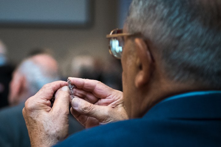 web-crucifix-hands-senior-mass-jeffrey-bruno