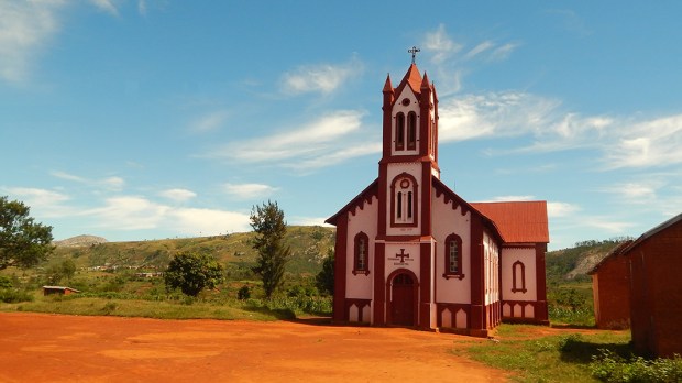 WEB-MEME-MADAGASCAR-RELIGION-CHURC-Pubic-Domain